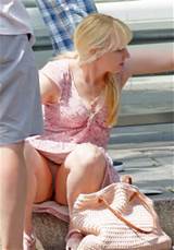 Upskirt Series of a MILF on the street - Upskirt MILF03.jpg