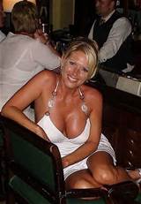 MILF at the bar