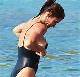 Busty Milf Stephanie Seymour nip-slip - 2.jpg