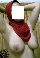 Malaysian MILF with Tudung [14 pictures]