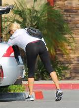 Hot blonde milf in yoga pants!